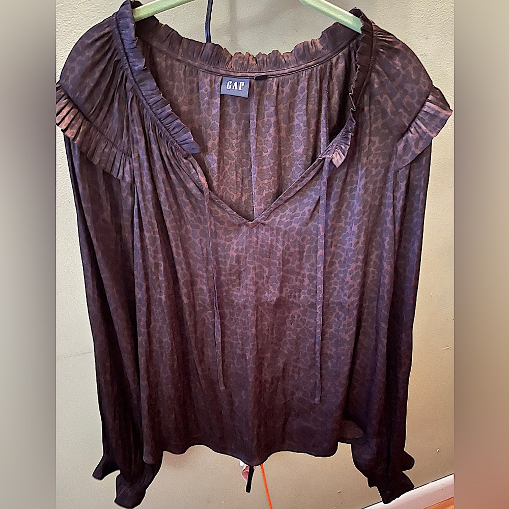 GAP Long Sleeve Ruffle Split Neck blouse. Brown/Animal Leopard Print.